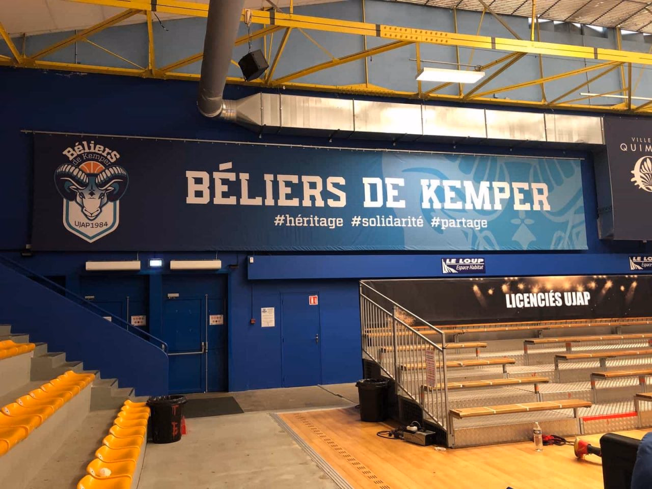Salle de basket professionnelle habillée en grand format par Nakara Sport (UJAP Quimper)