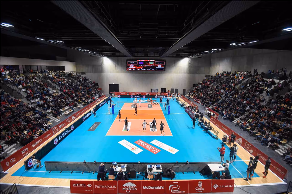 Marquage de sol dans une arène de volley