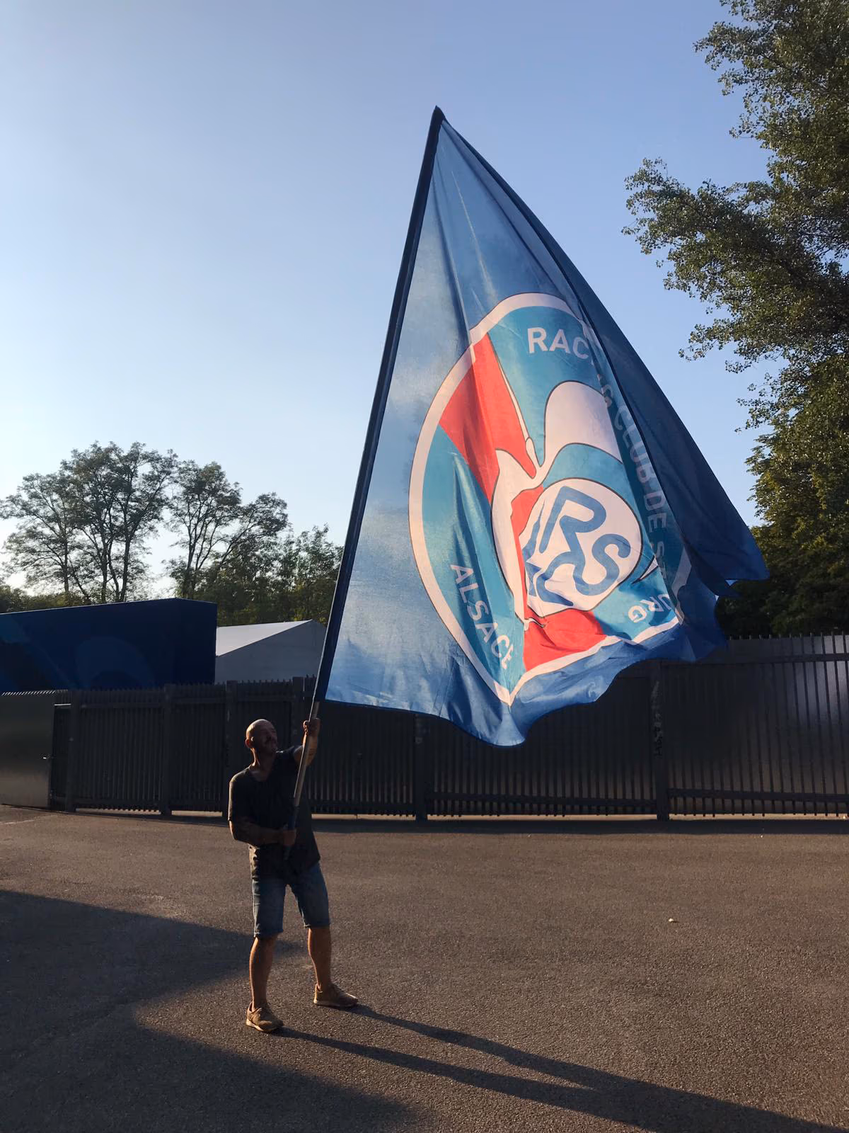 Drapeau de supporter géant en extérieur — RC Strasbourg Alsace | Nakara Sport