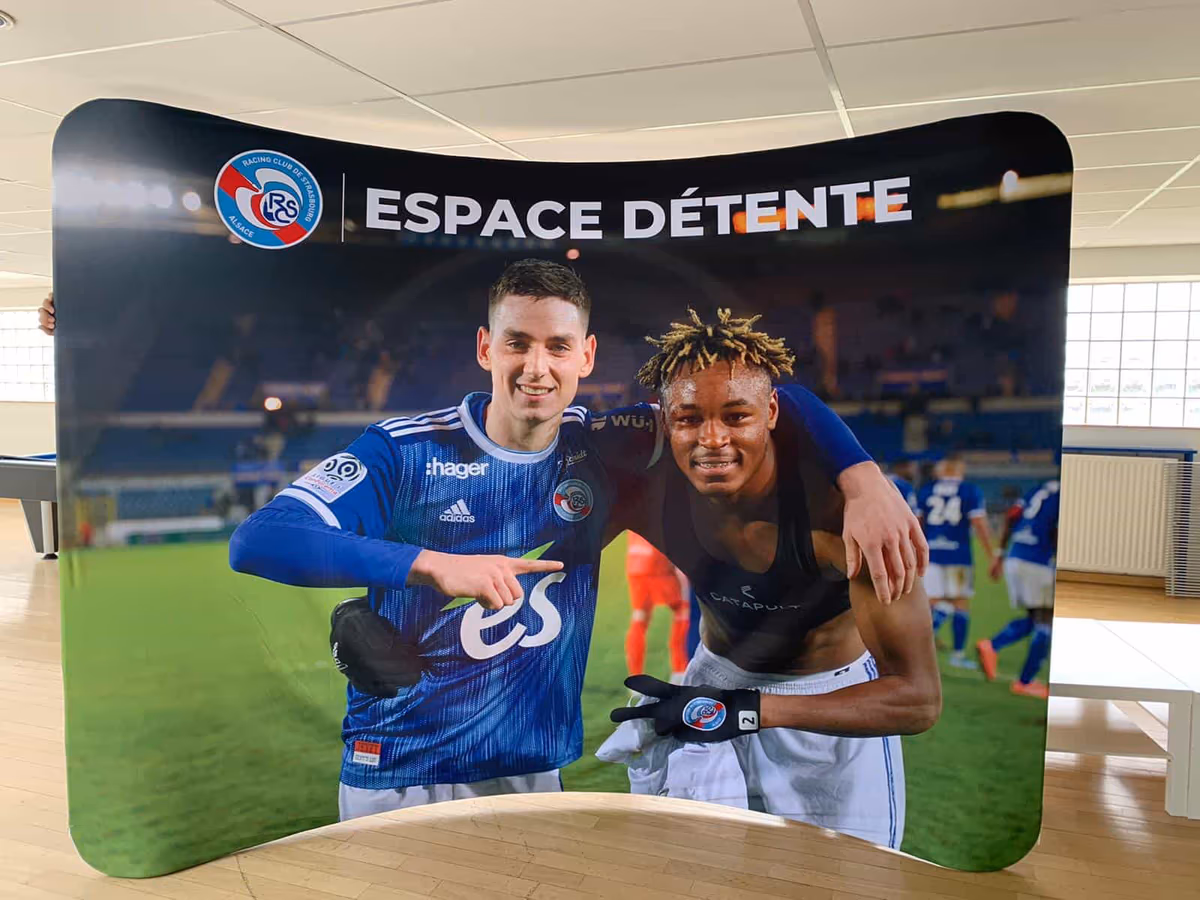 Photocall espace détente aux couleurs du club — RC Strasbourg Alsace | Nakara Sport