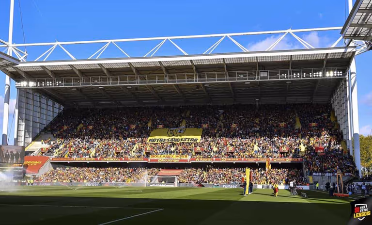 Tifo de supporter en tribune — RC Lens | Nakara Sport