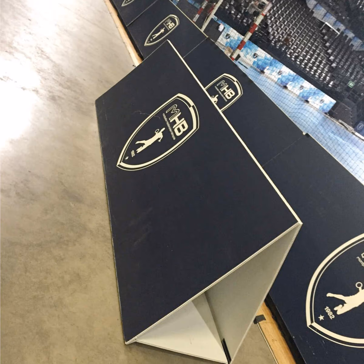 Panneaux toblerone bord de terrain — MHB Montpellier | Nakara Sport