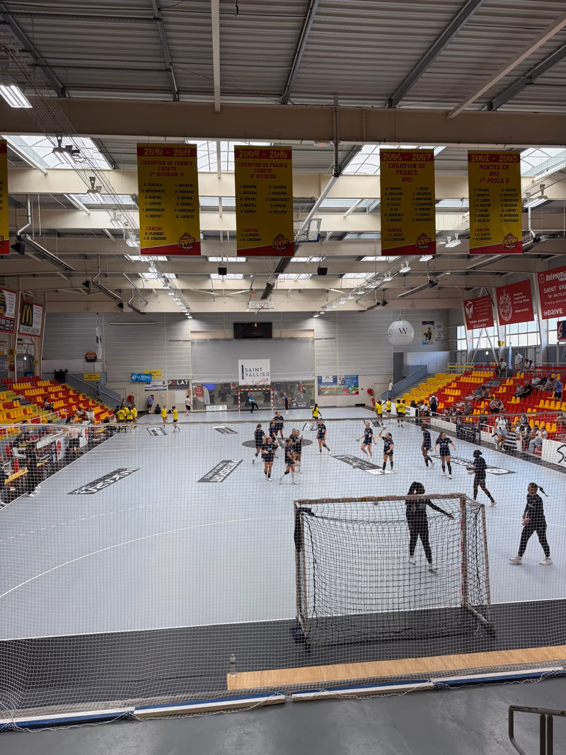 Location sol sportif Gerflor Taraflex - match de handball sur sol posé