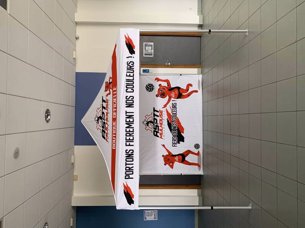 Barnum pliant installé en boutique de supporters lors d'un événement